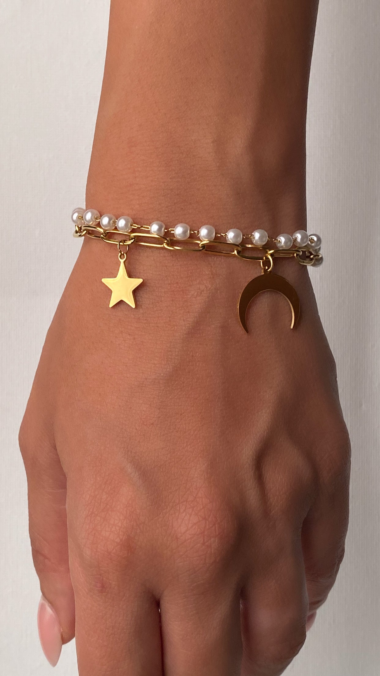 FIGURE PAPERCLIP BRACELET