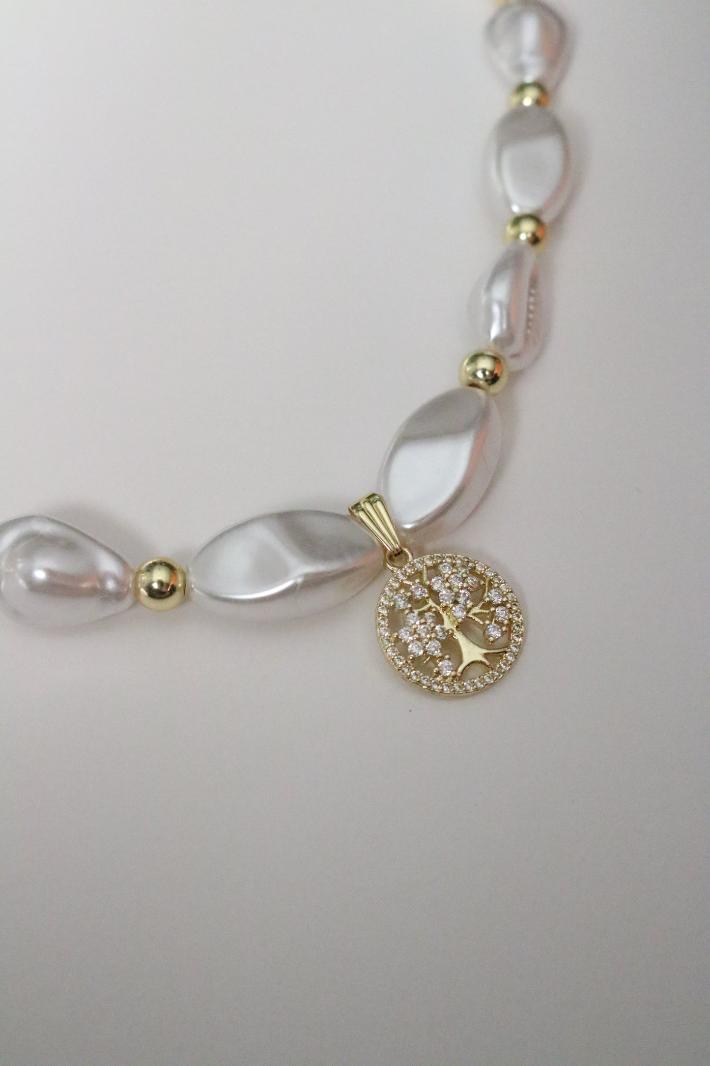 GILDEN ROOTS PEARL CHOKER