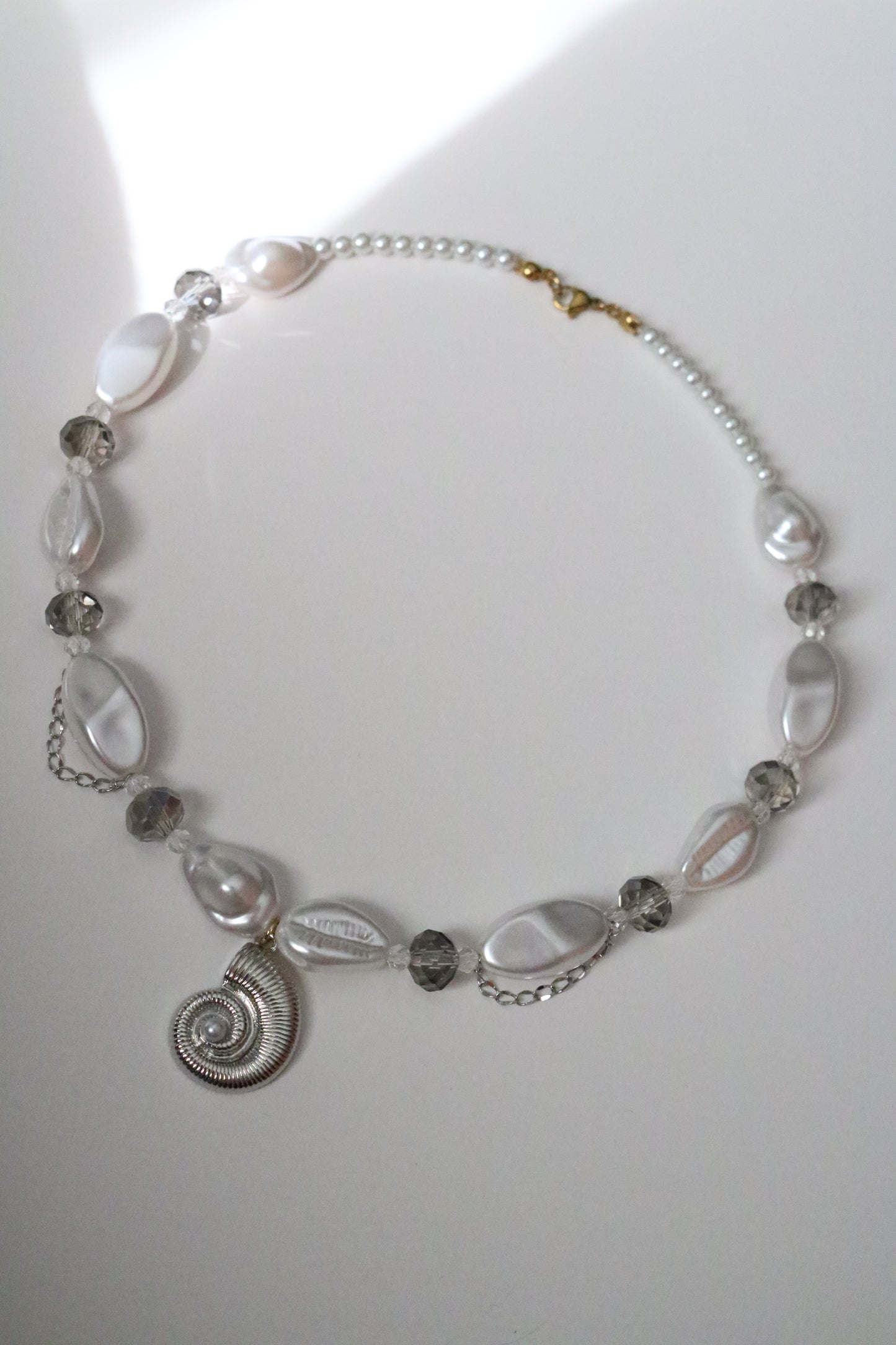 SILVER SNAIL PEARL CHOKER