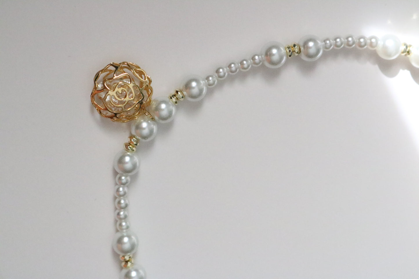 ROSE PEARL CHOKER