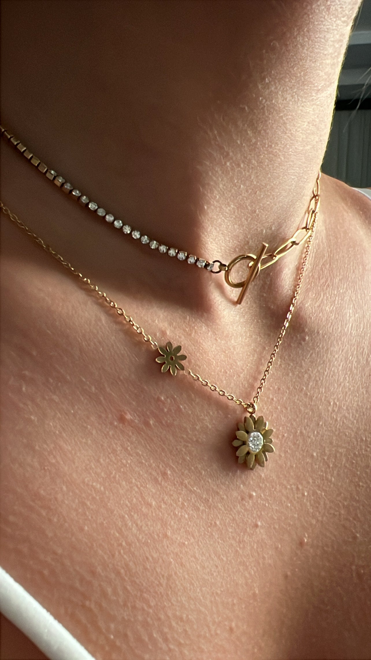 CRYSTAL RHINESTONE FLOWER NECKLACE