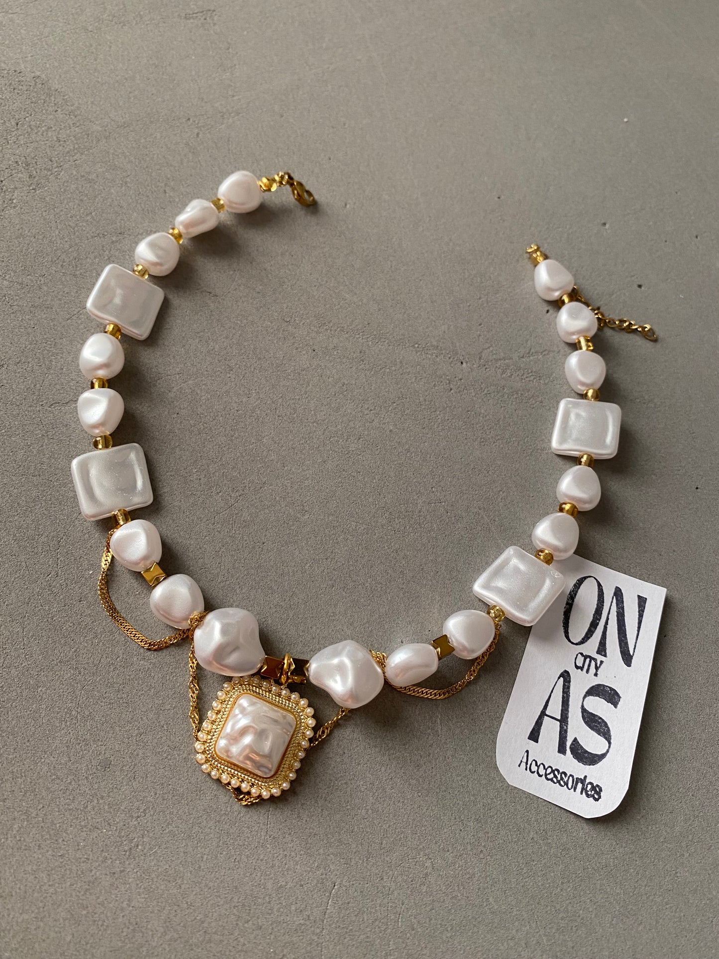CHUNKY PEARL CHOKER