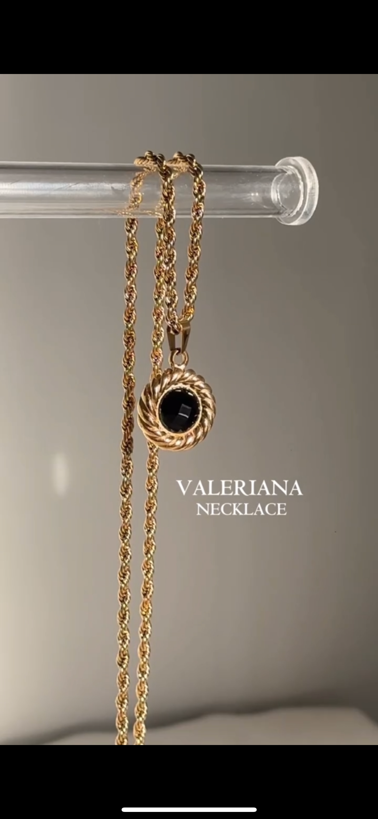 VALERINA NECKLACE
