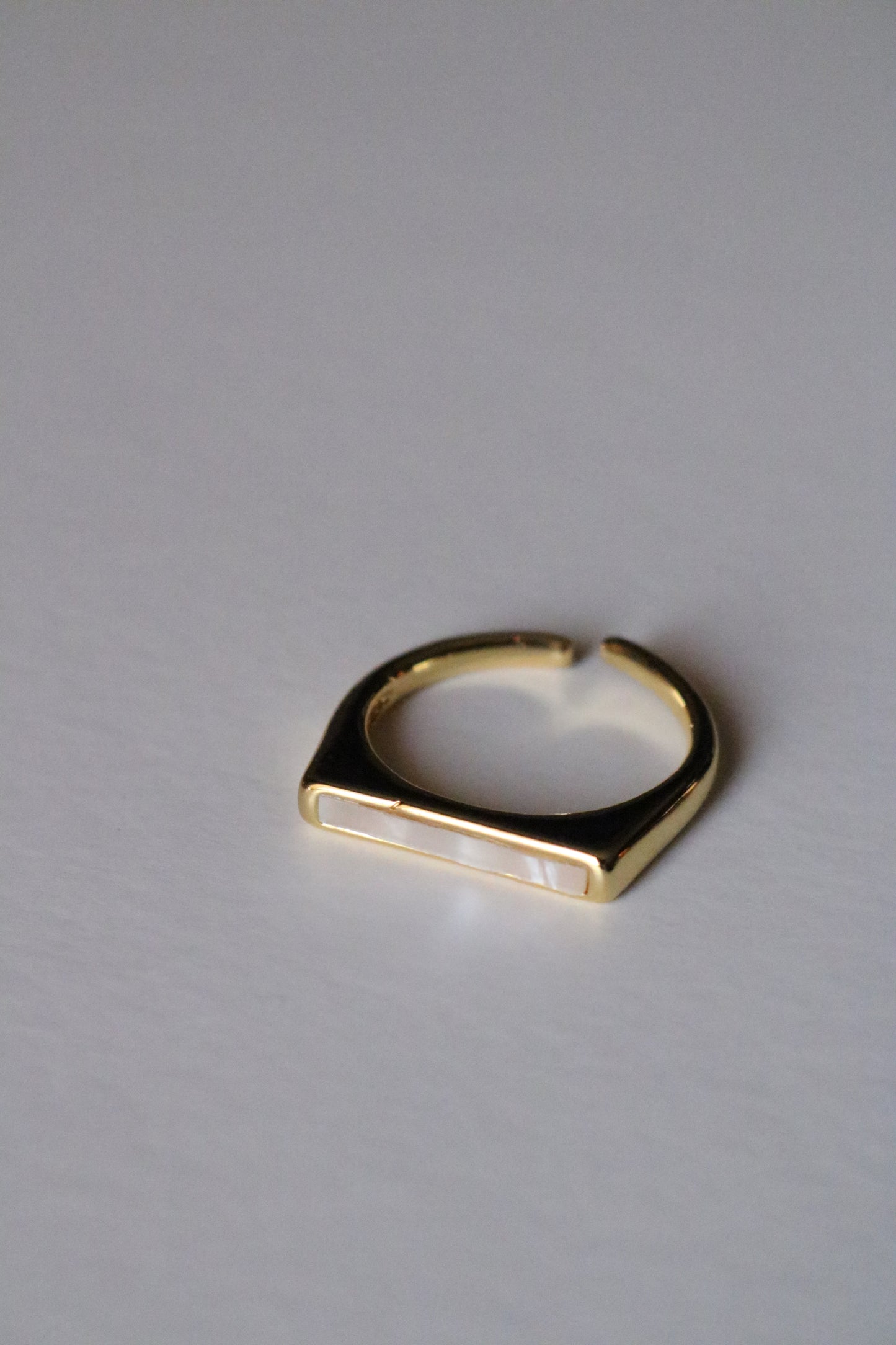 WHITE SIGNET RING (free size)
