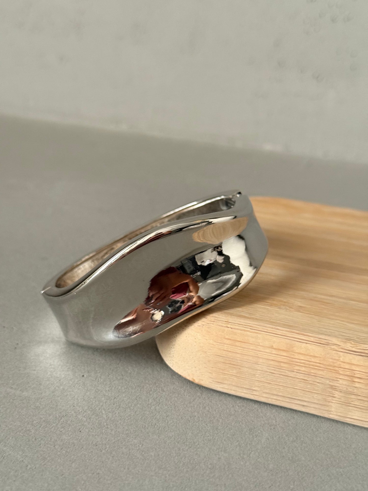 VELORA BANGLE