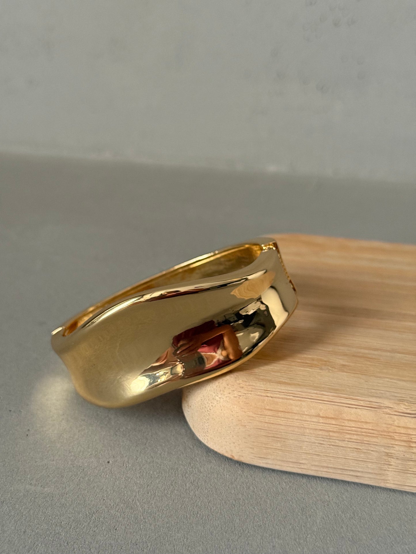 VELORA BANGLE