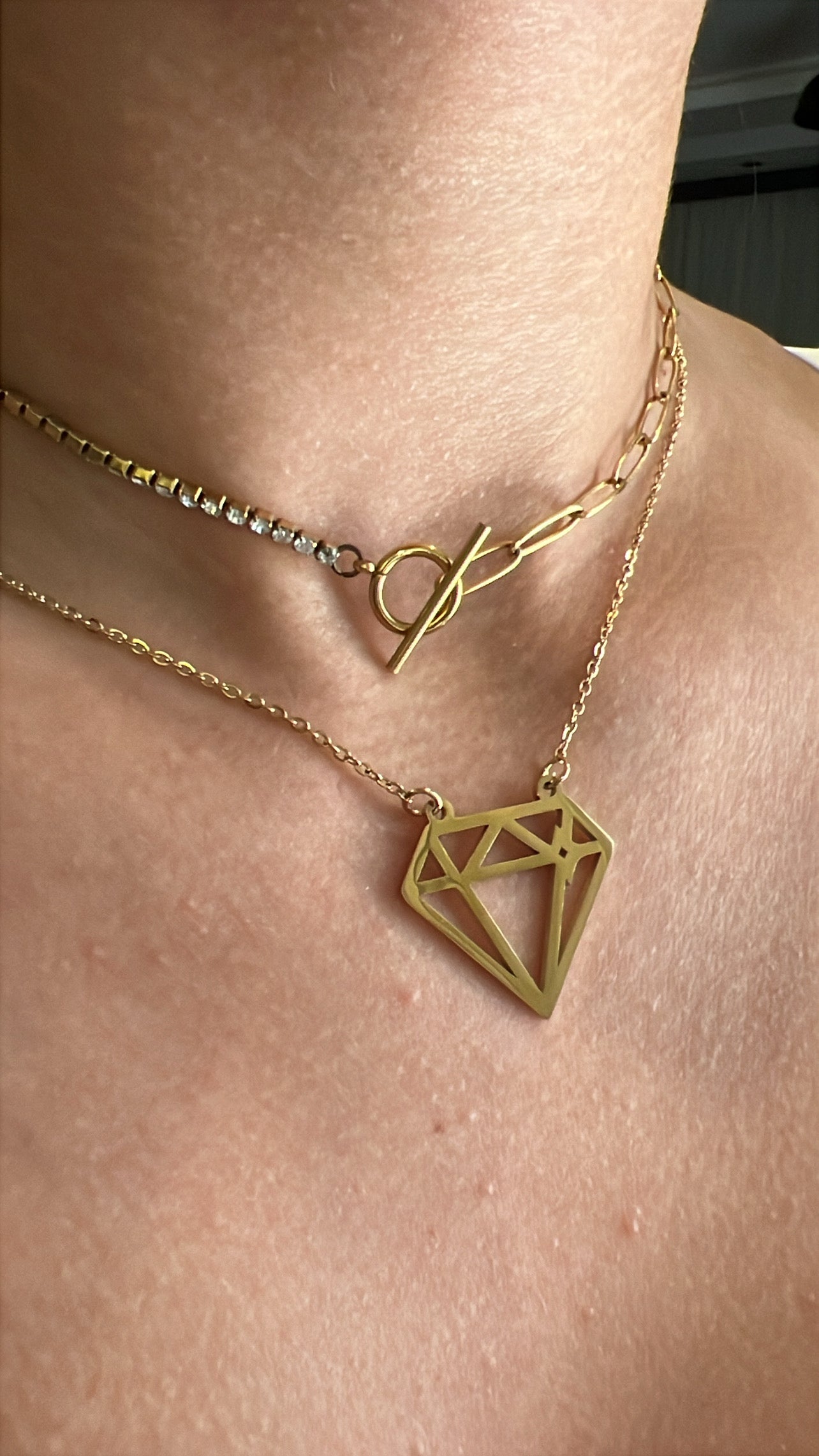 DIAMOND PENDANT NECKLACE