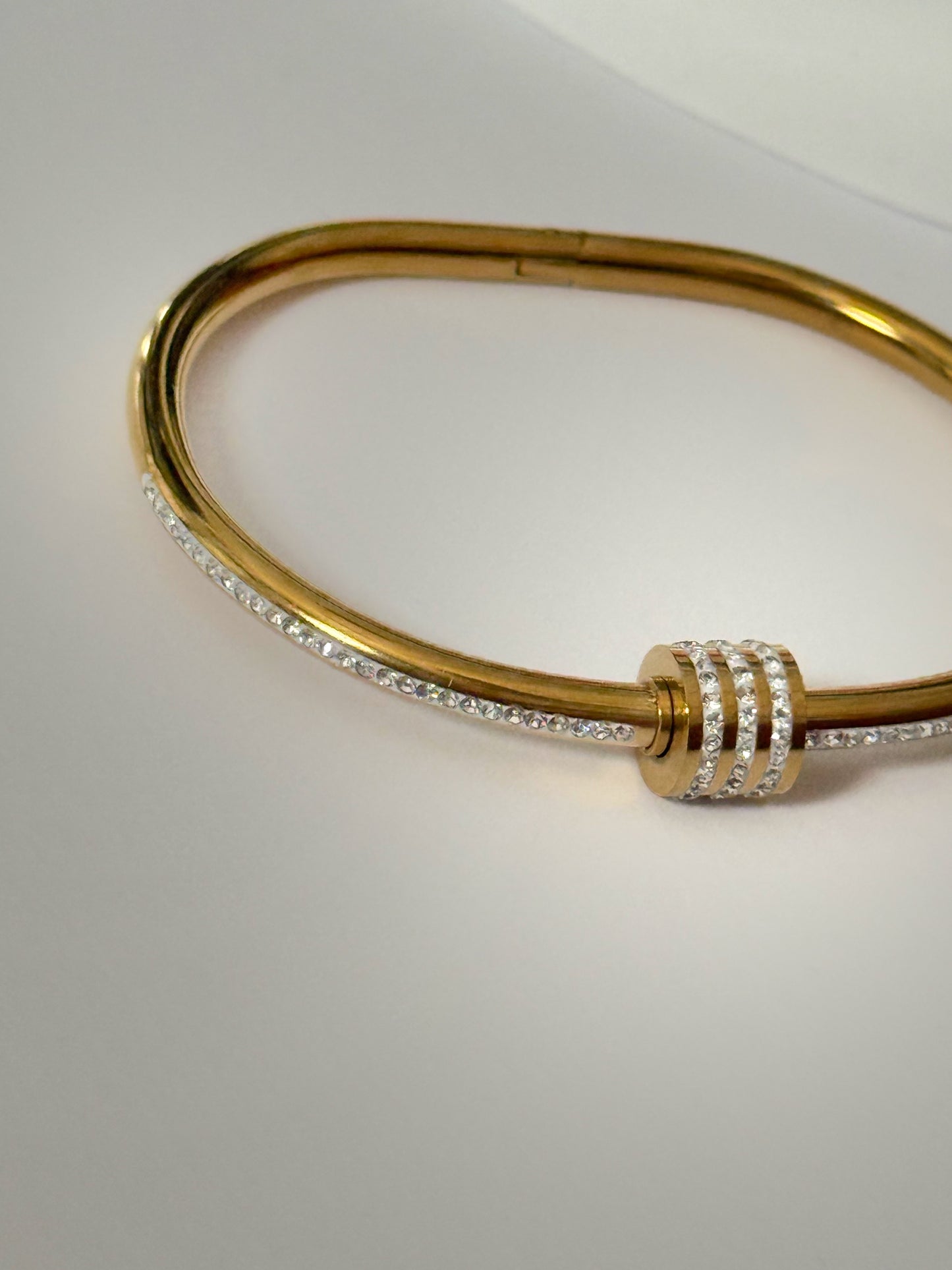 CLASSIC ZIRCON BANGLE
