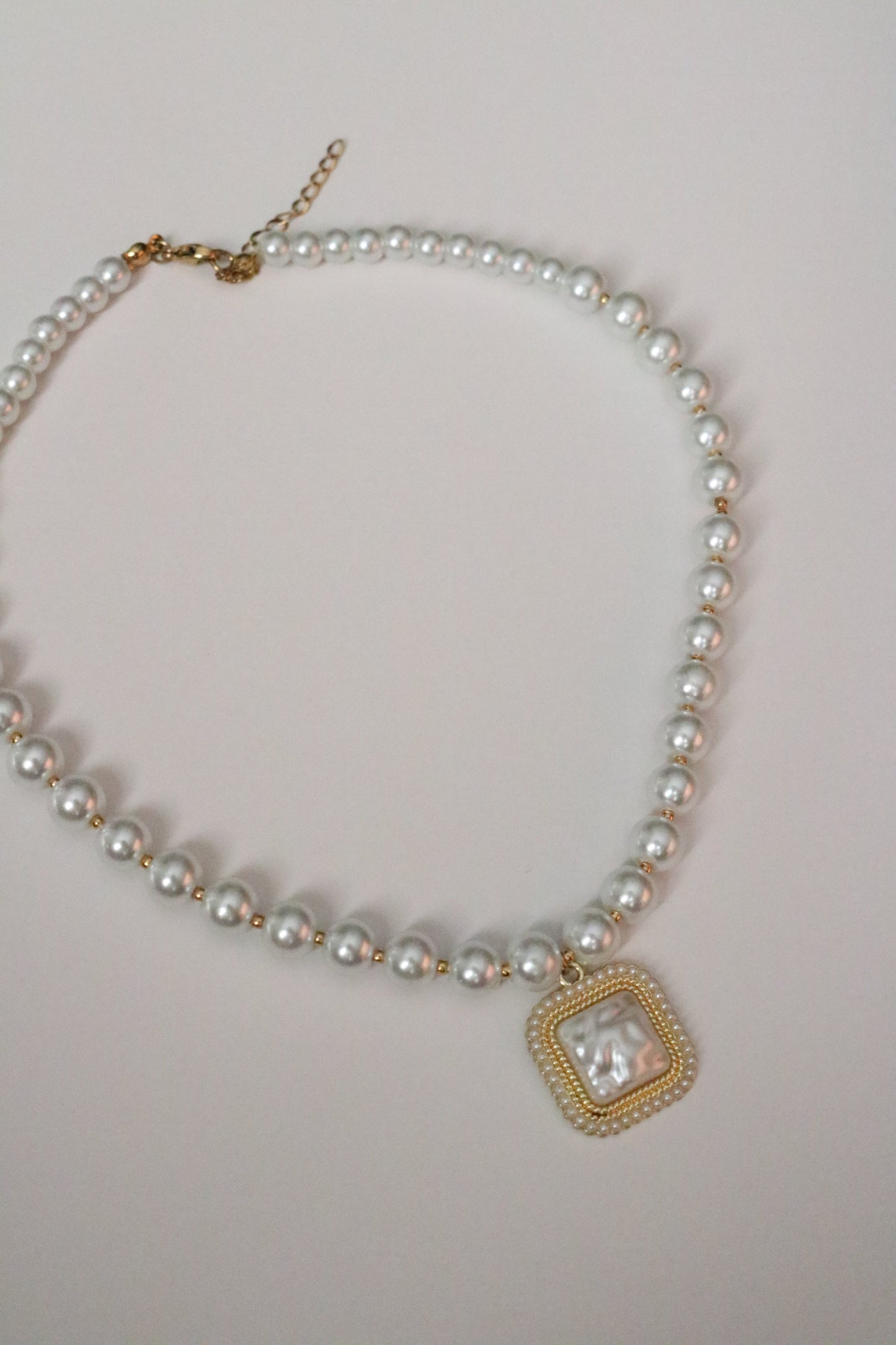 SQUARE PEARL CHOKER