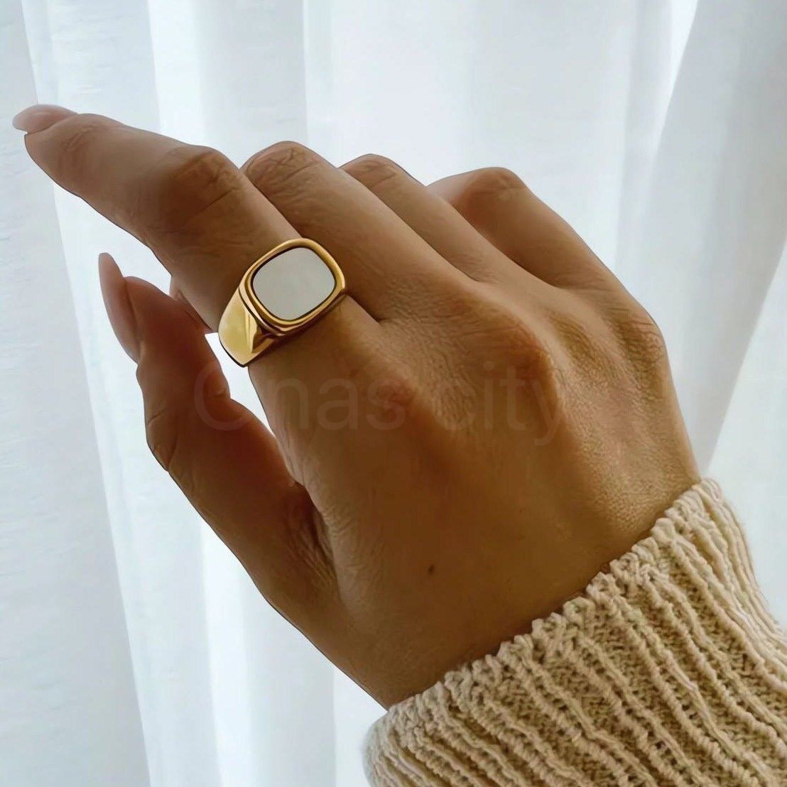 PEARL SIGNET RING