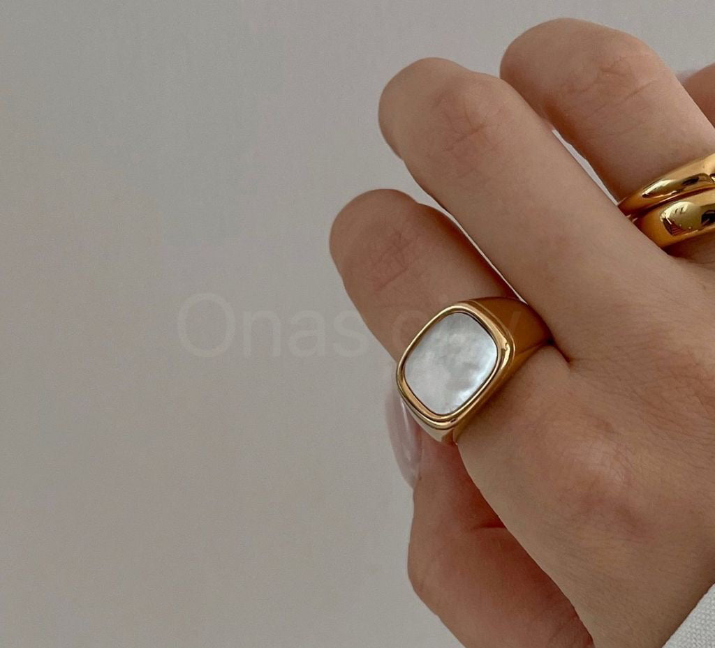 PEARL SIGNET RING
