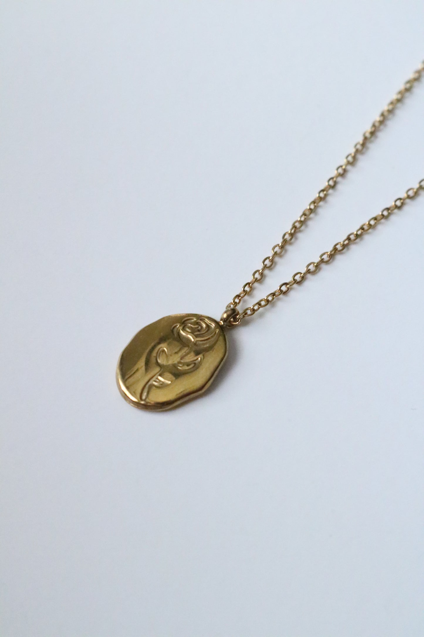 BRITISH ROSE NECKLACE