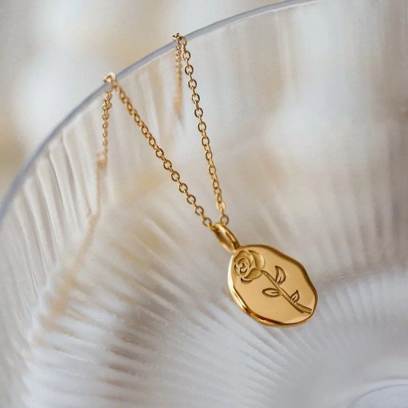 BRITISH ROSE NECKLACE