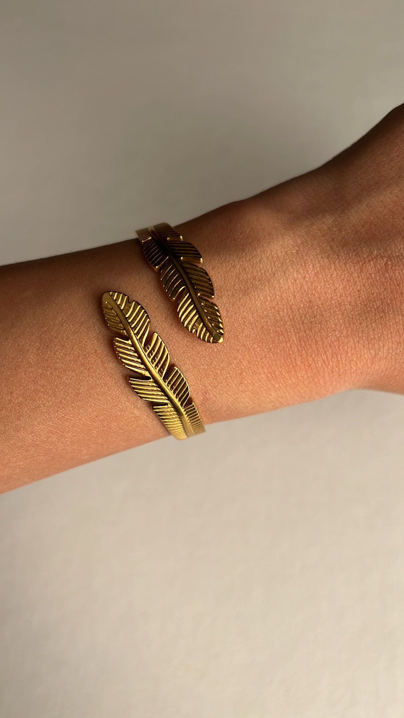 FEATHER BANGLE