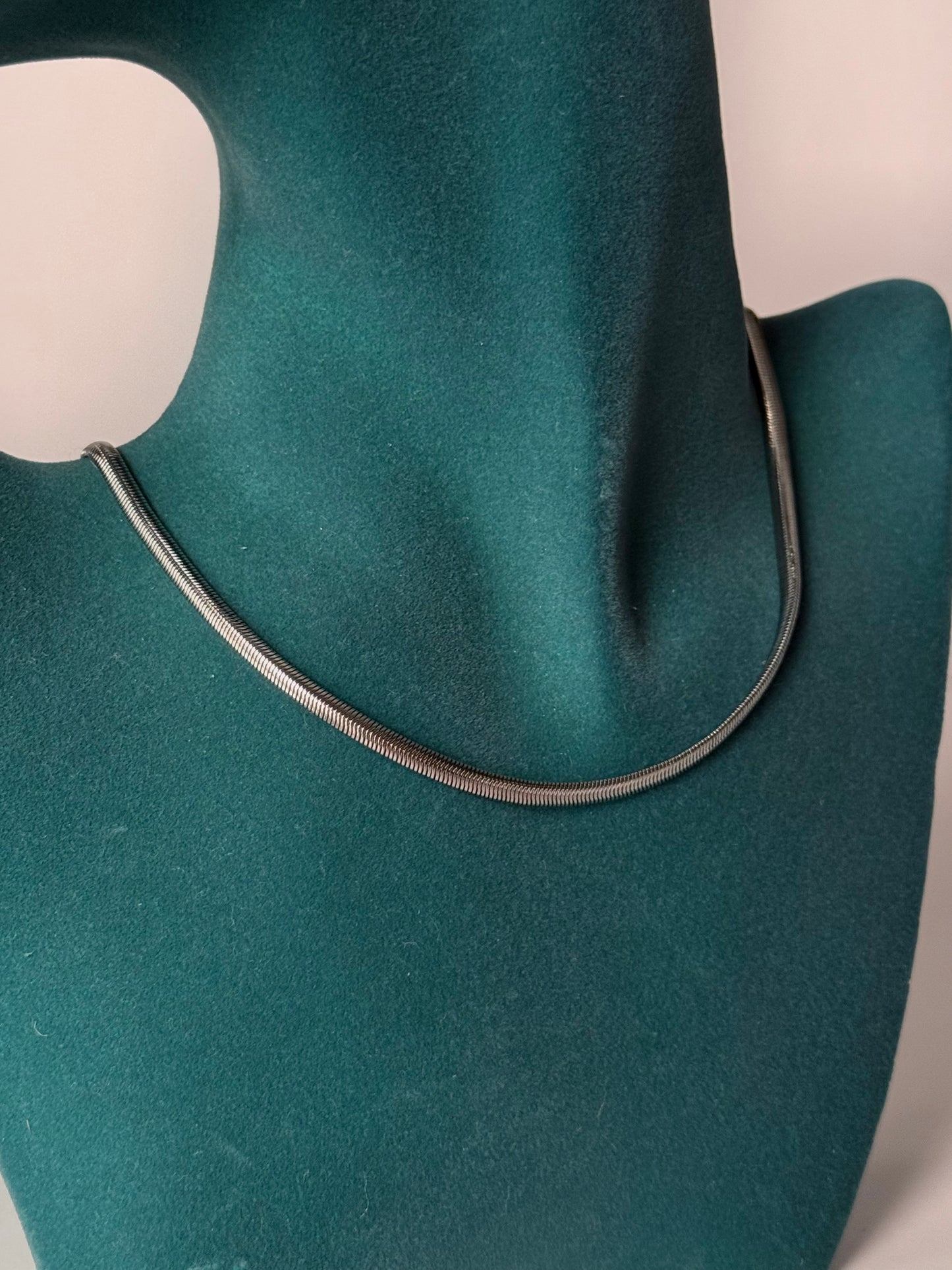SILVER SNAKE CHAIN