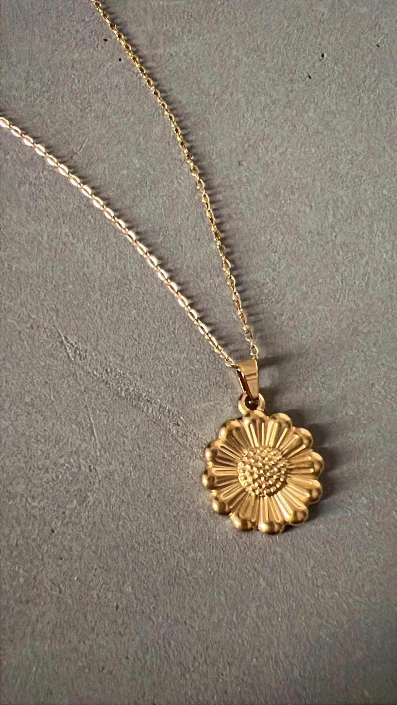 DAINTY SUNFLOWER NECKLACE