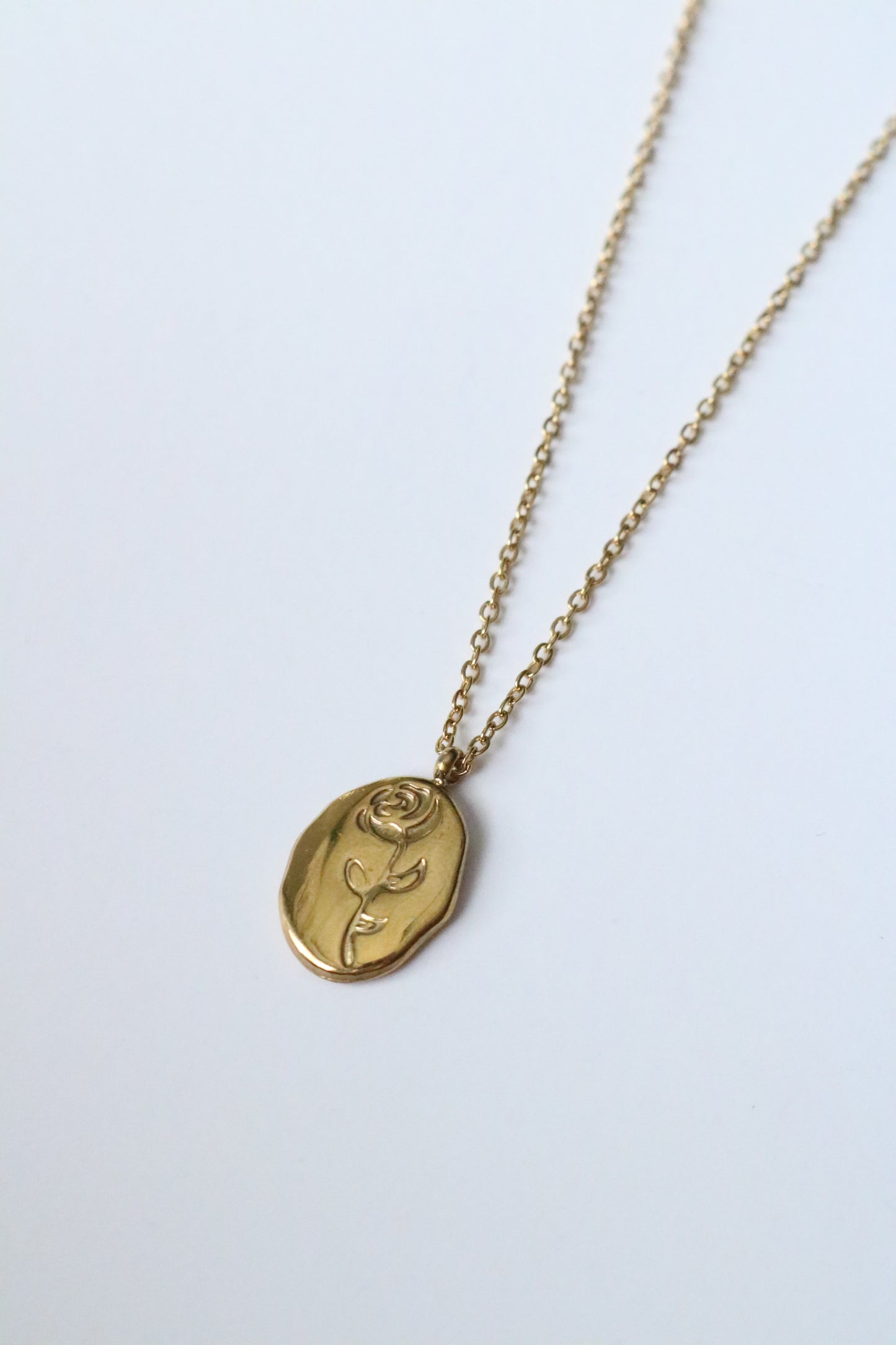 BRITISH ROSE NECKLACE