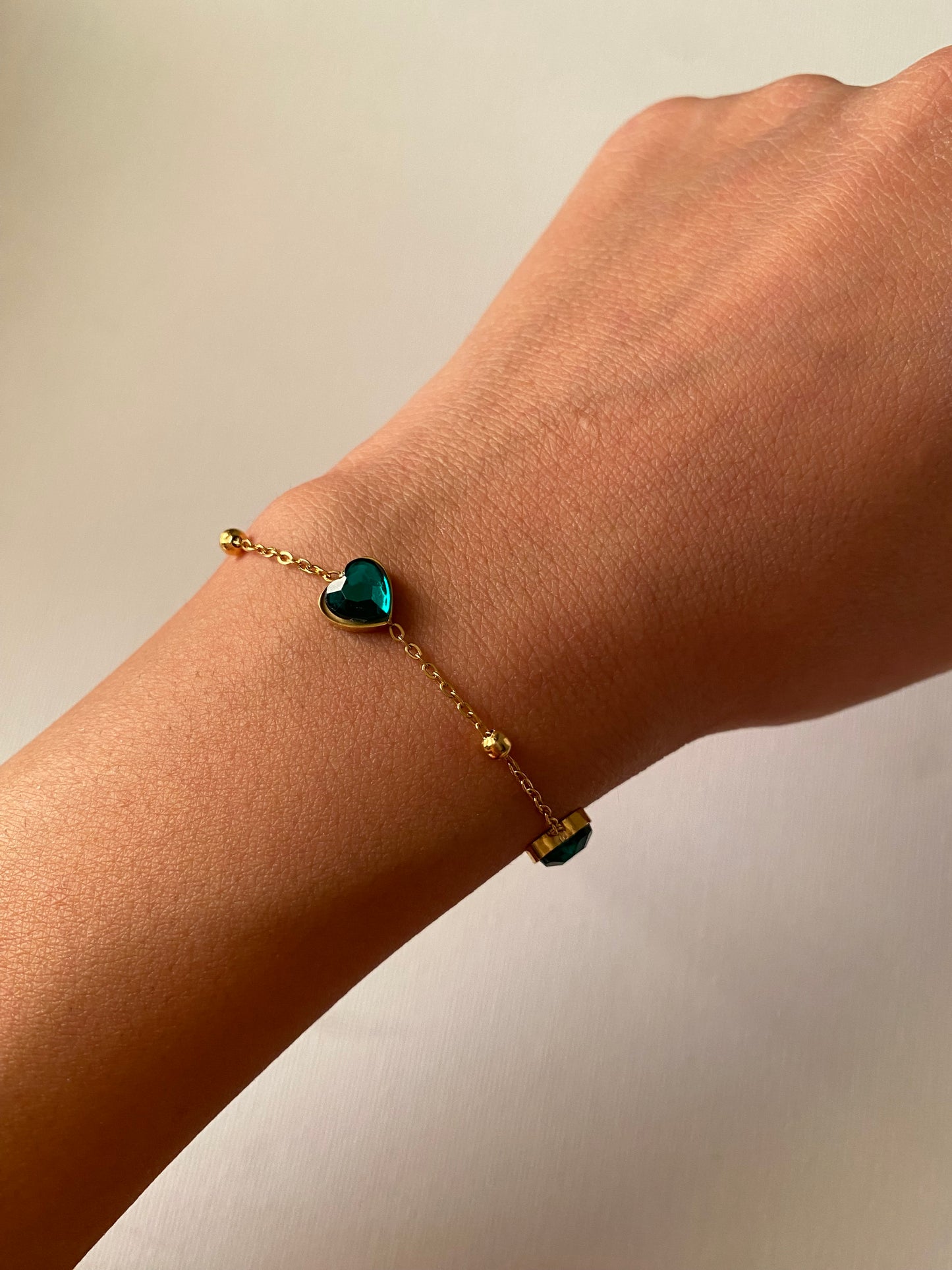 GREEN HEART STONE BRACELET