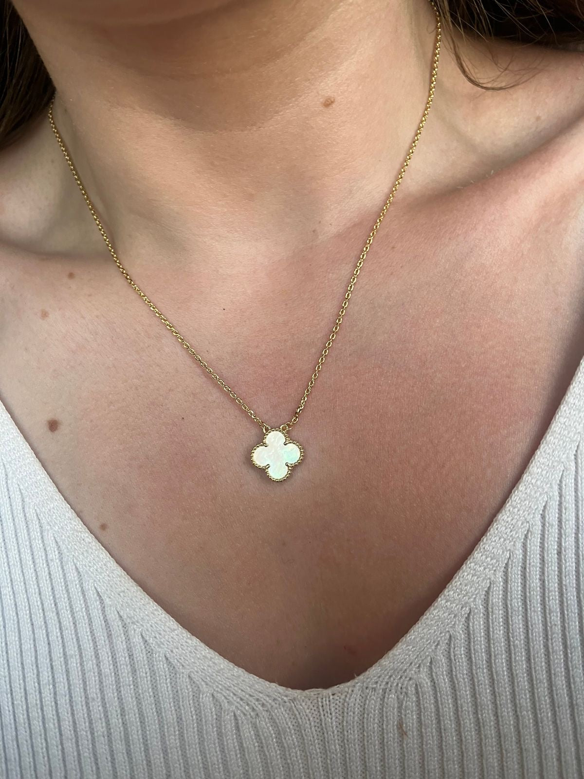 WHITE LUCKY NECKLACE