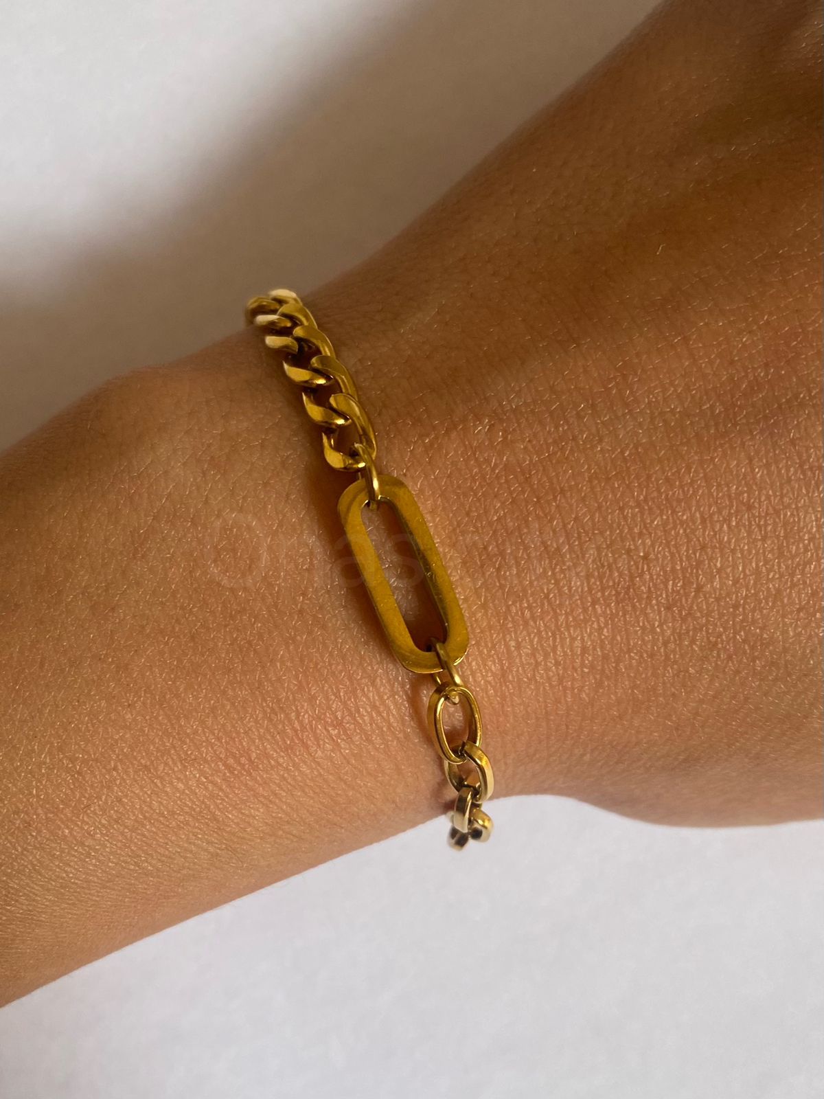 DAINTY CRUB BRACELET