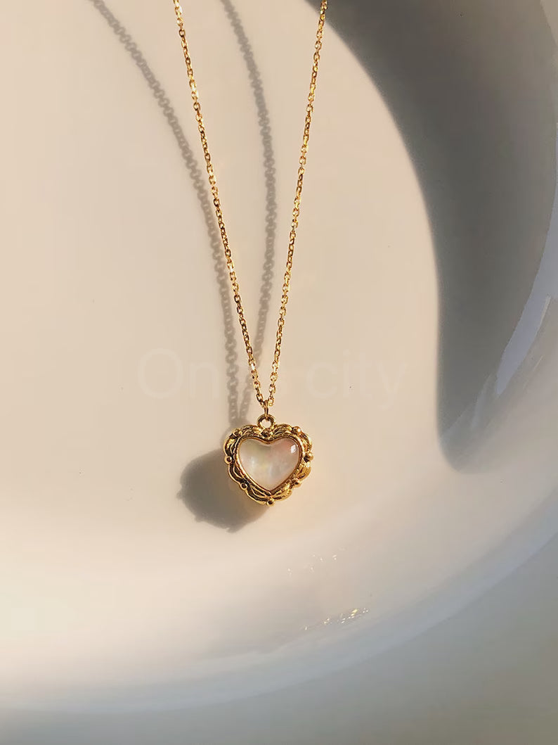 VINTAGE WHITE HEART NECKLACE