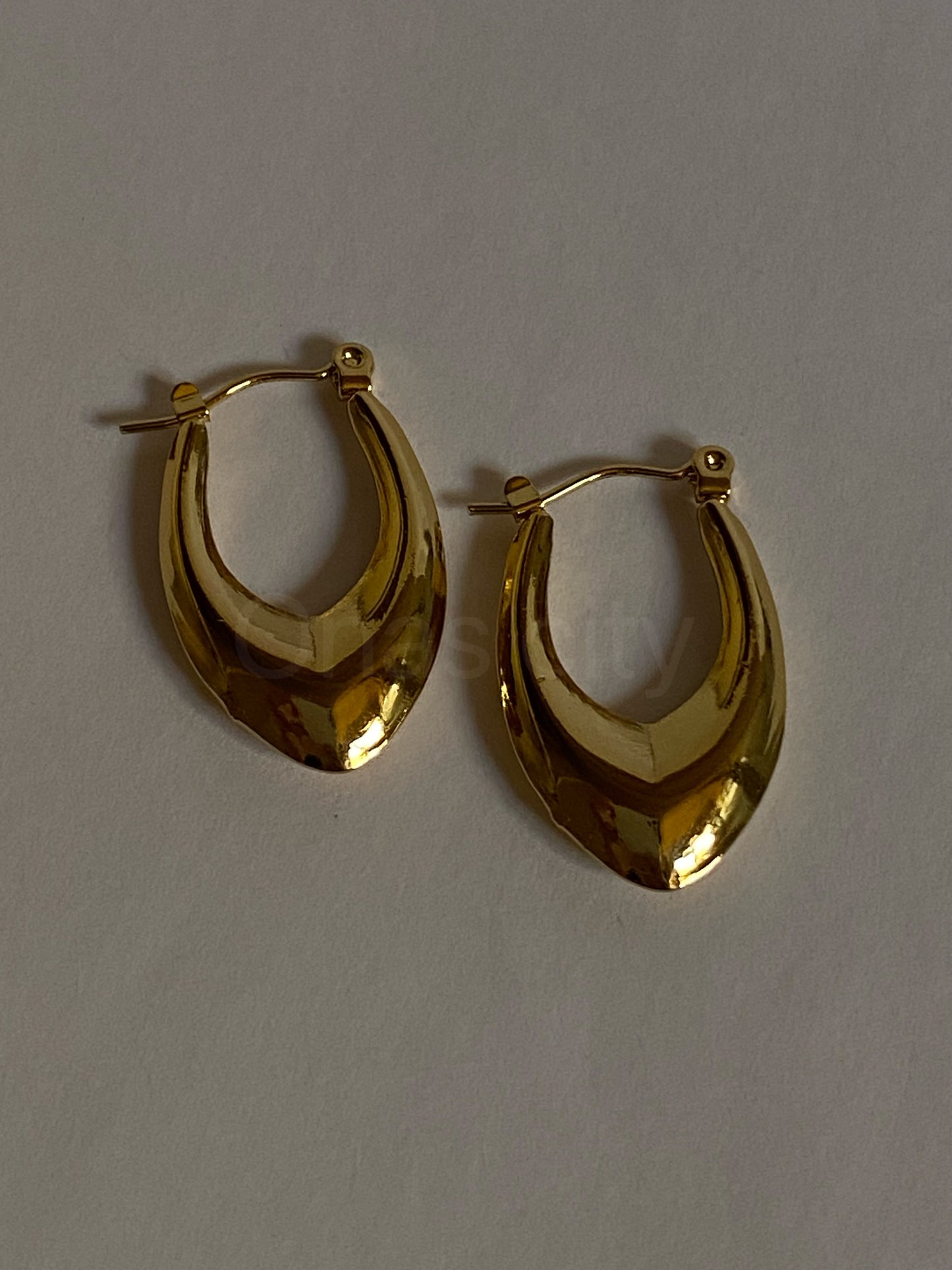 MINI V SHAPED EARRINGS