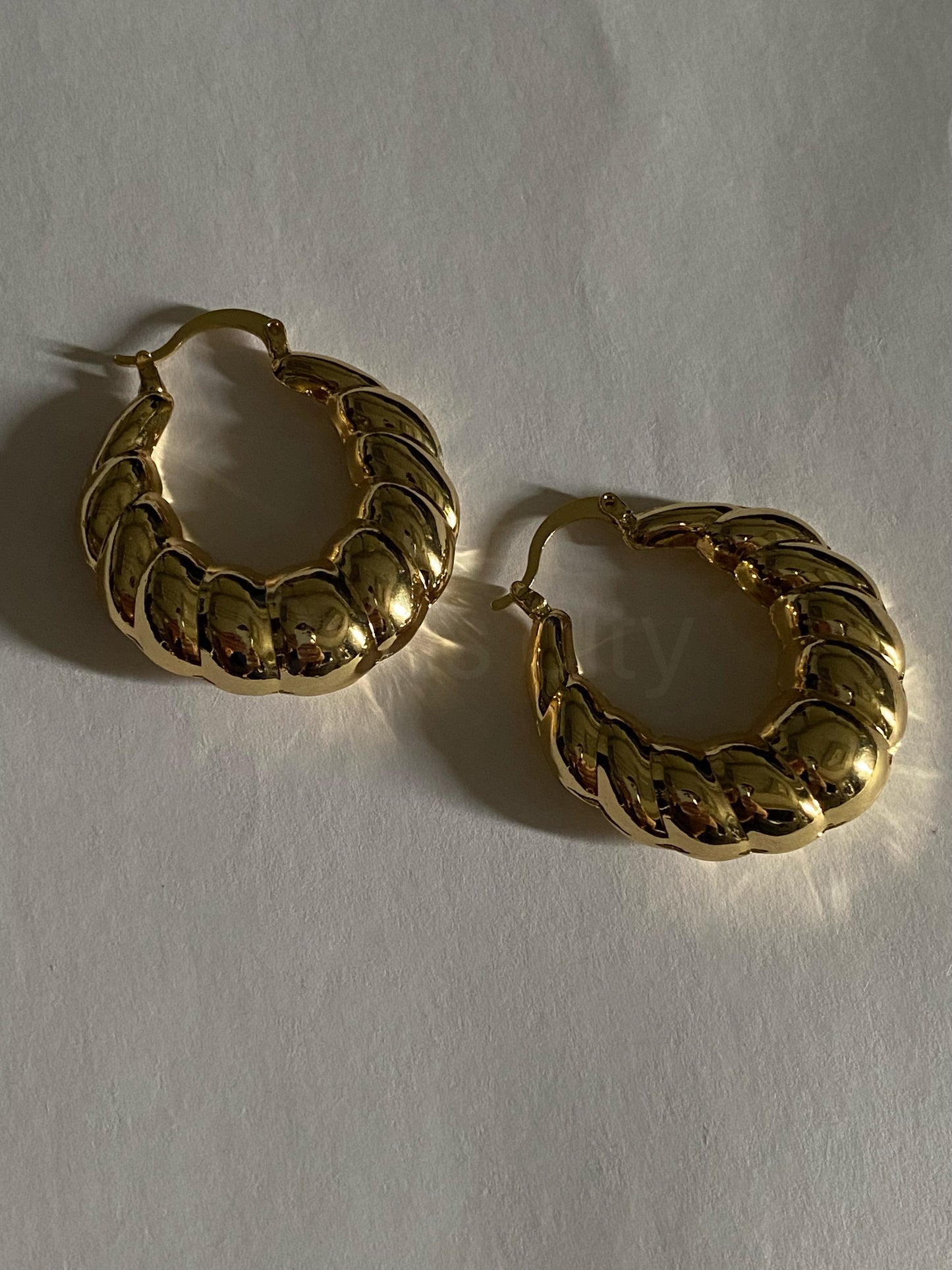 CROISSANT DANGLE HOOPS