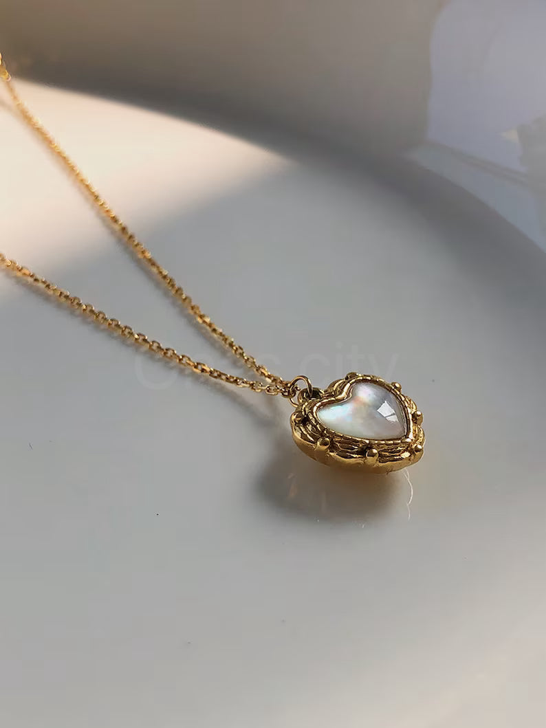 VINTAGE WHITE HEART NECKLACE