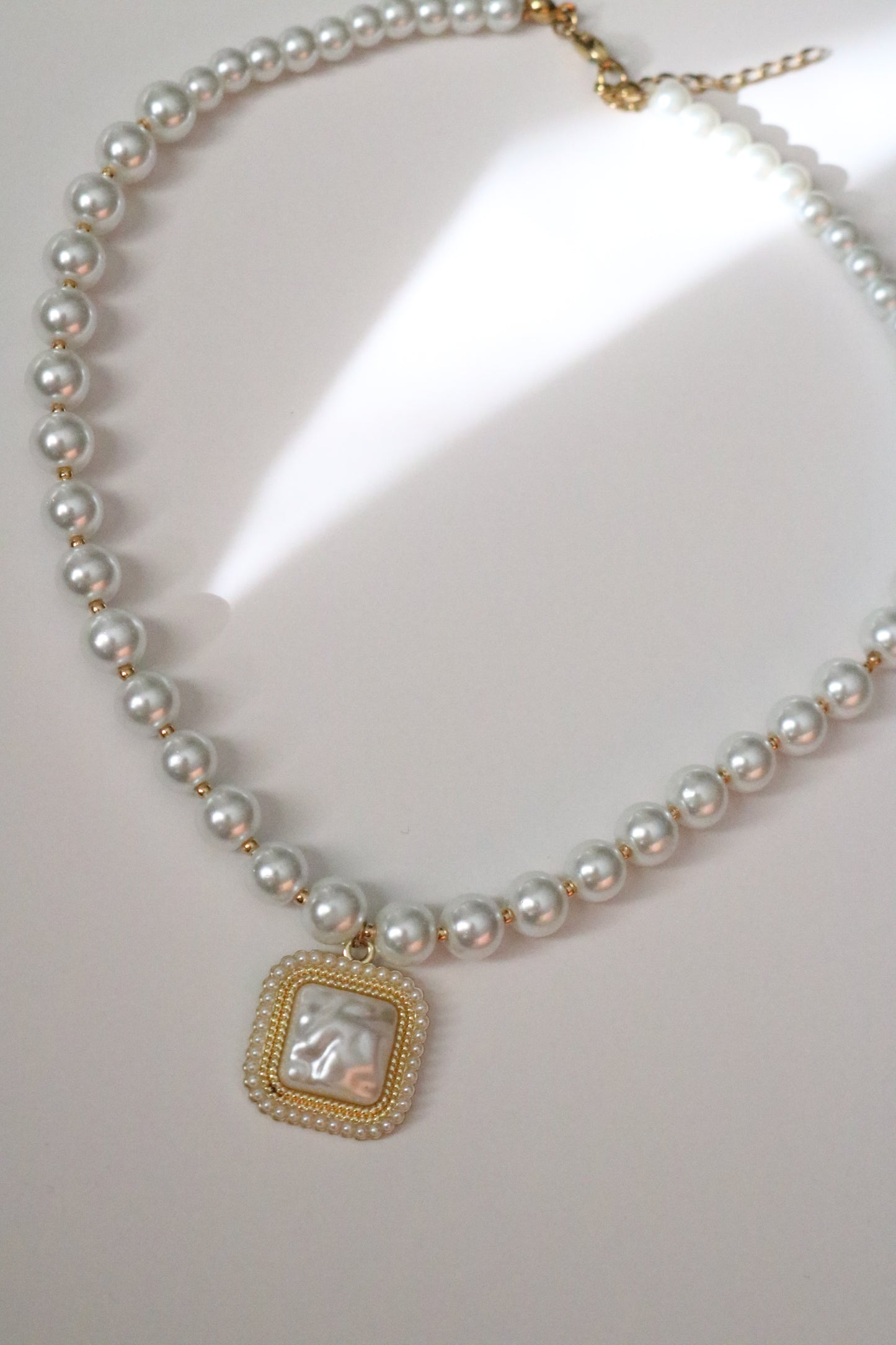 SQUARE PEARL CHOKER