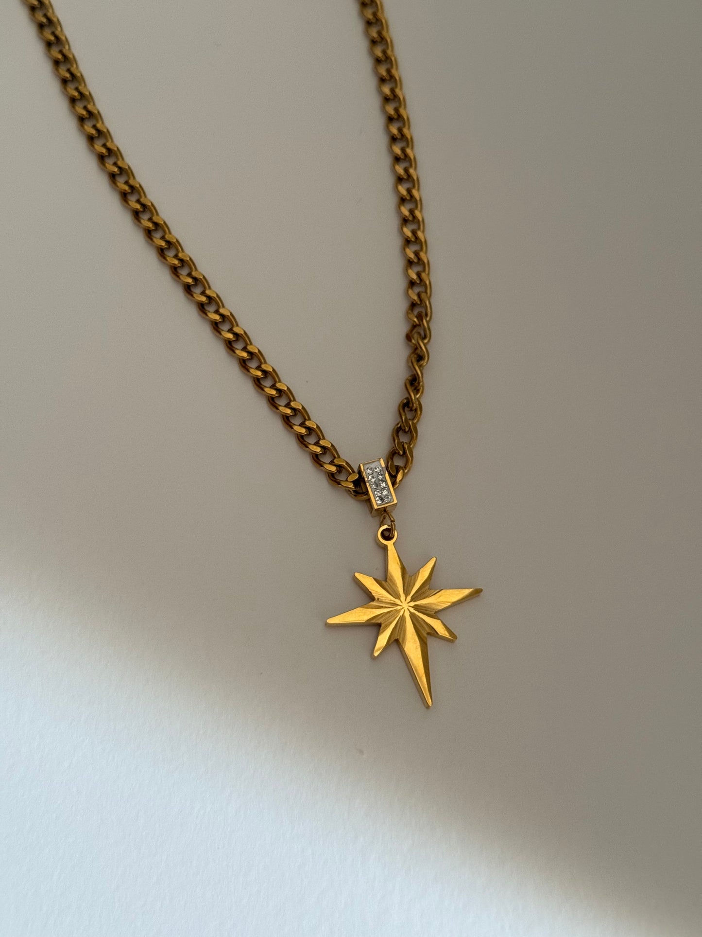 POLAR SPARKLE NECKLACE