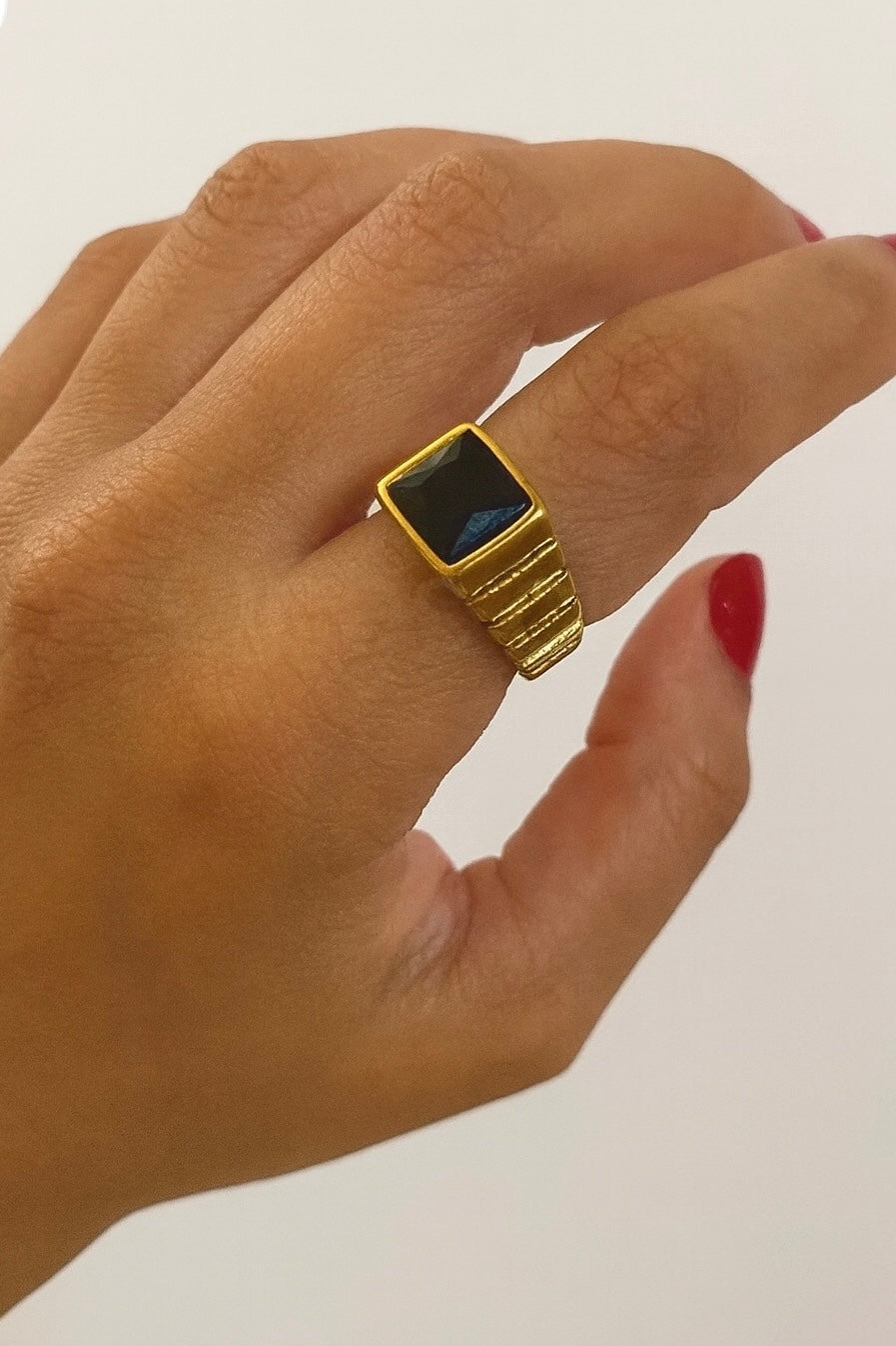 BLACK SIGNET RING