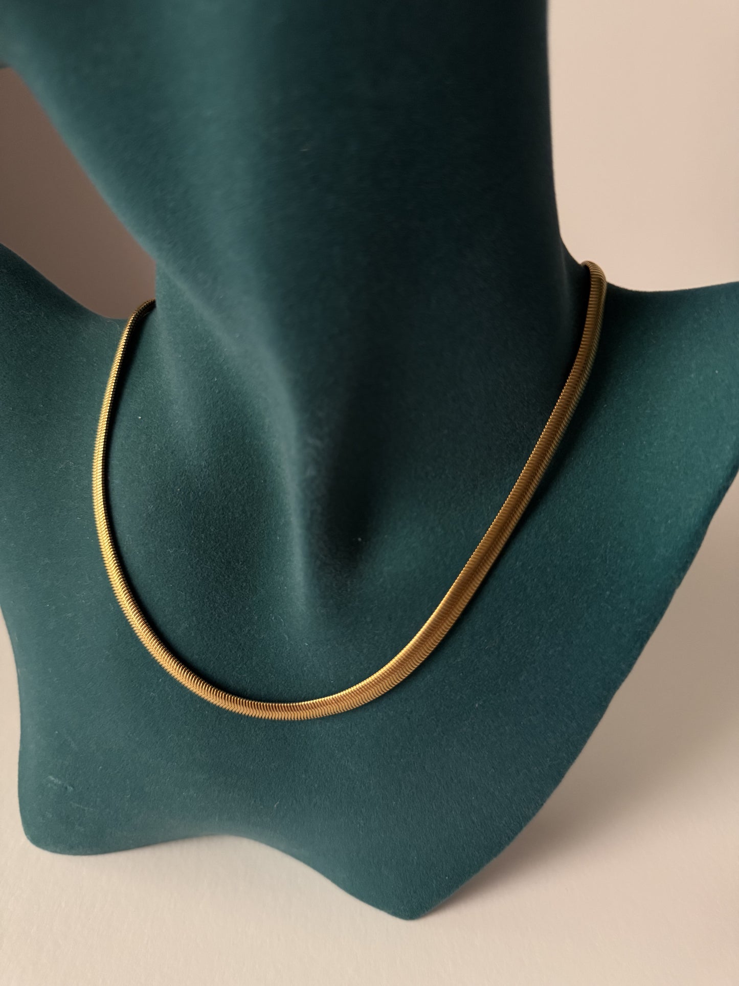 MEDIUM HERRINGBONE NECKLACE