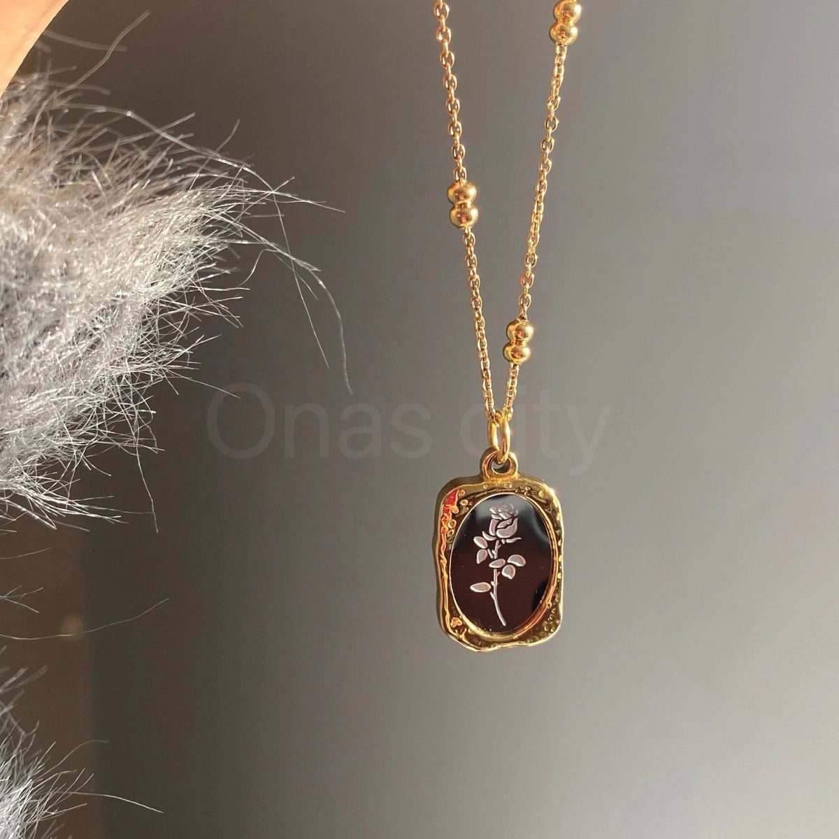 MIRROR ROSE NECKLACE
