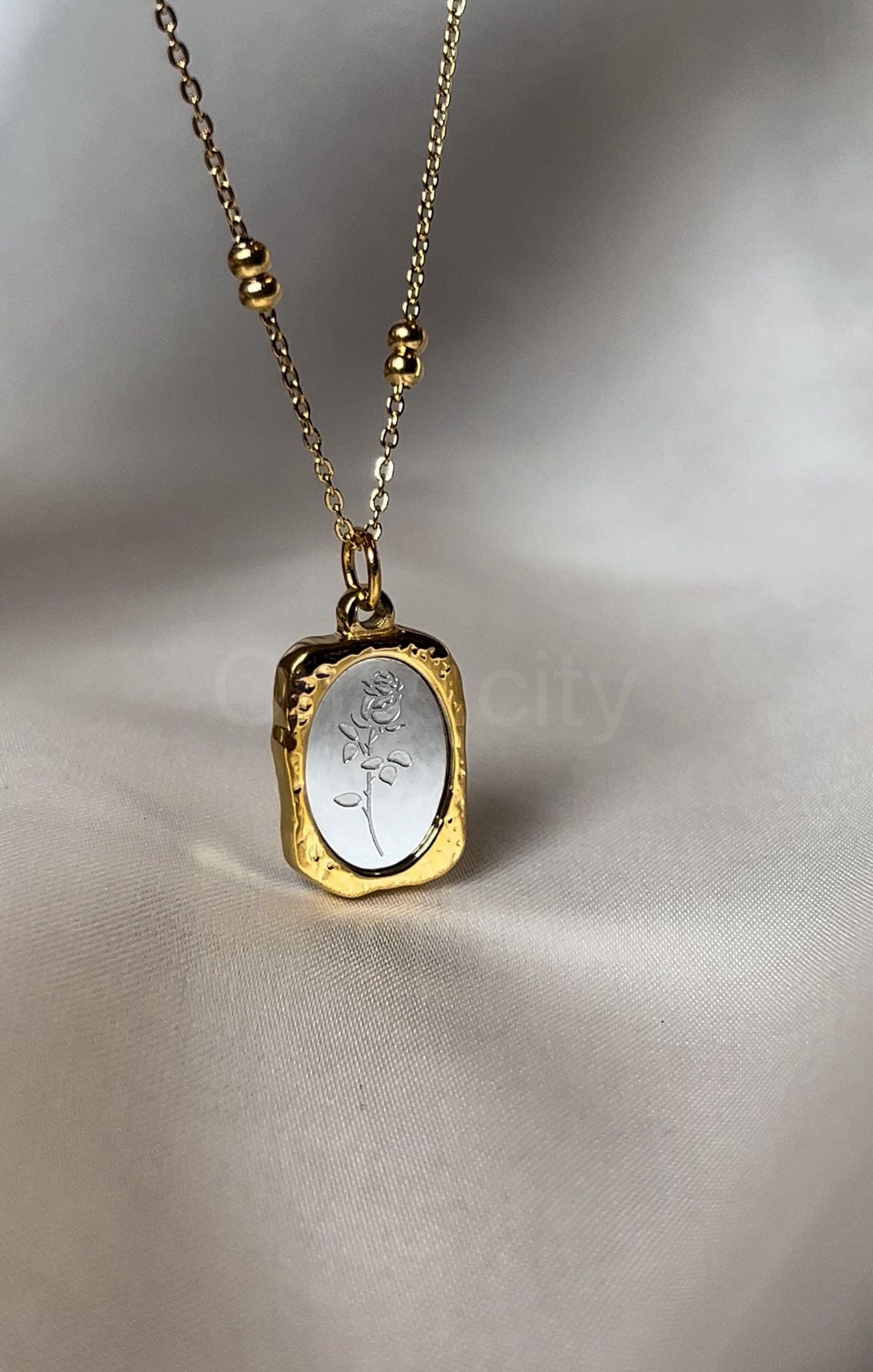MIRROR ROSE NECKLACE