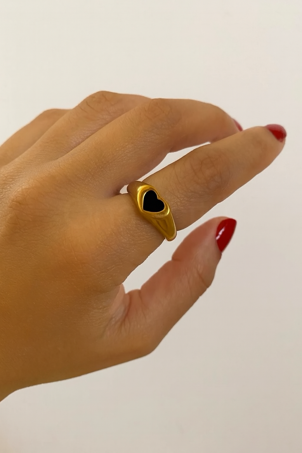 BLACK HEART RING