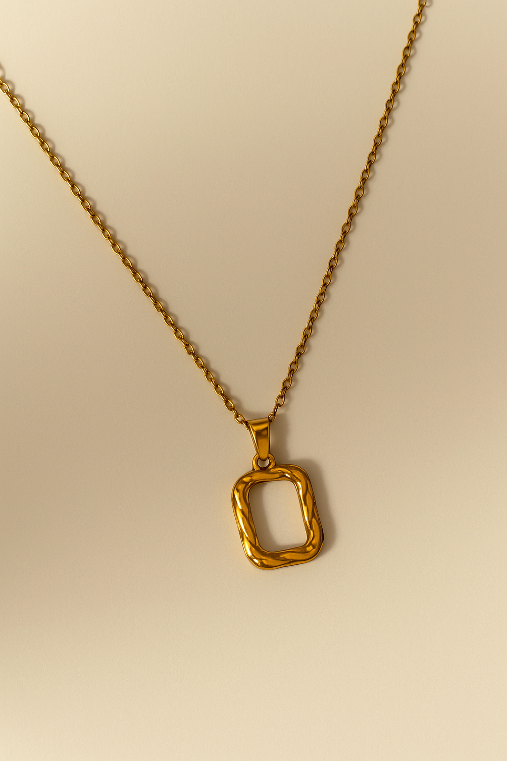 IRREGULAR HOLLOW SQUARE NECKLACE