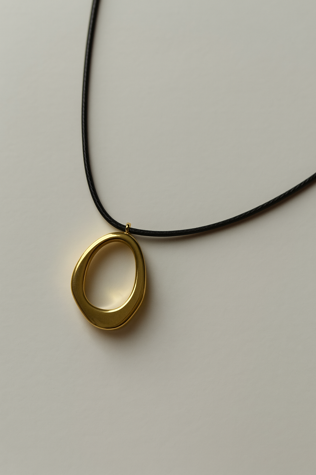OPEN OVAL NECKLACE