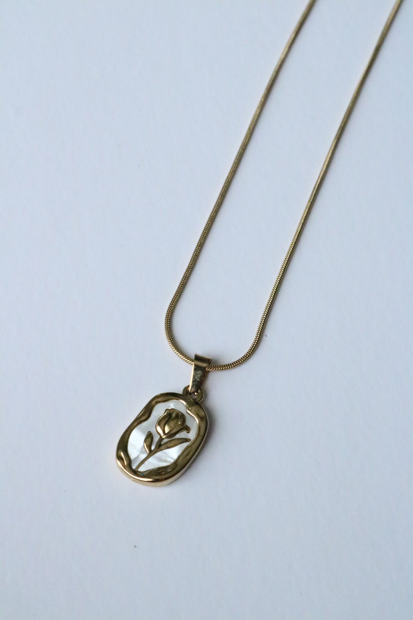 GOLD ROSE WITH WHITE BACKGROUND NECKLACE