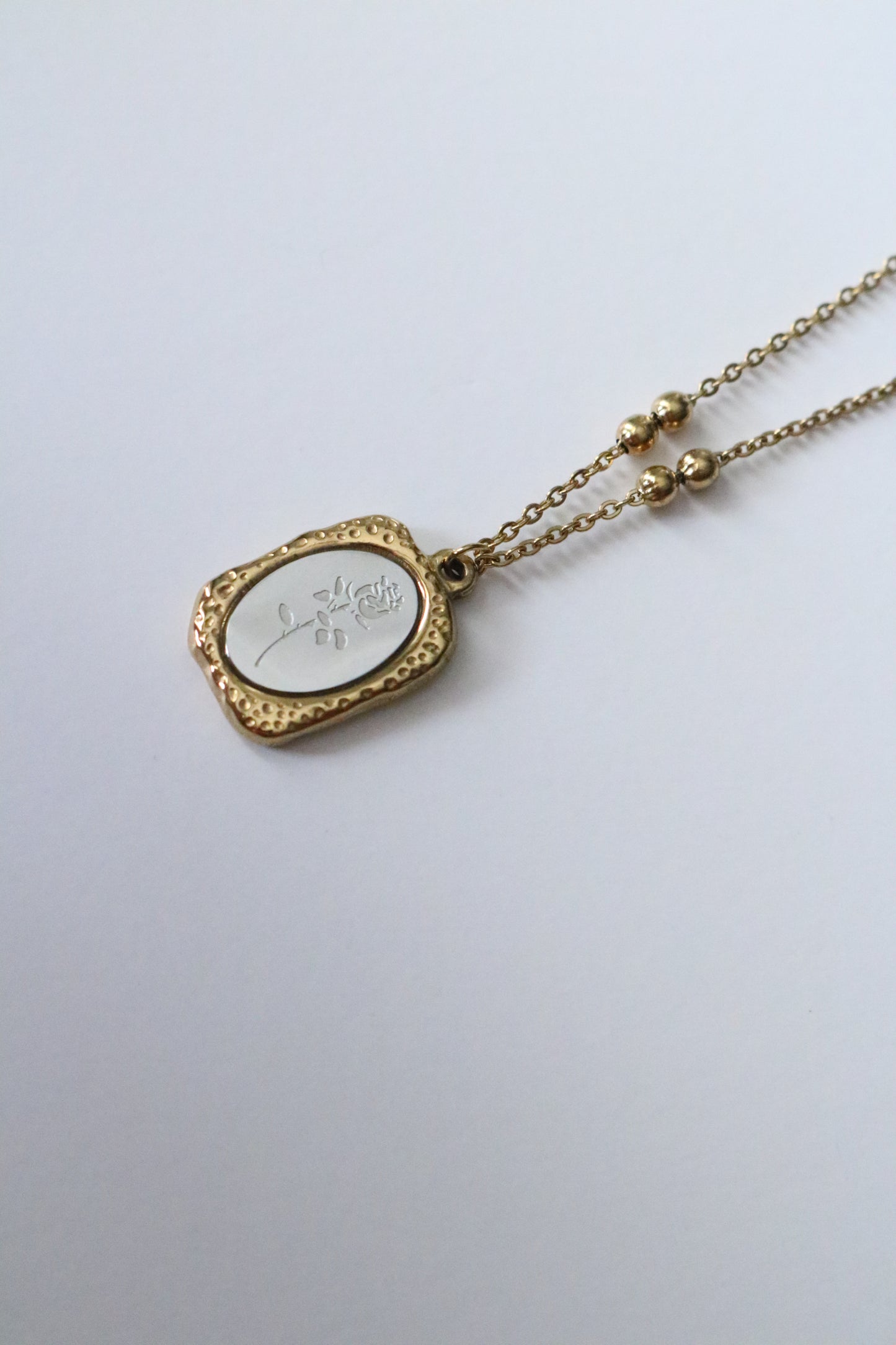 MIRROR ROSE NECKLACE