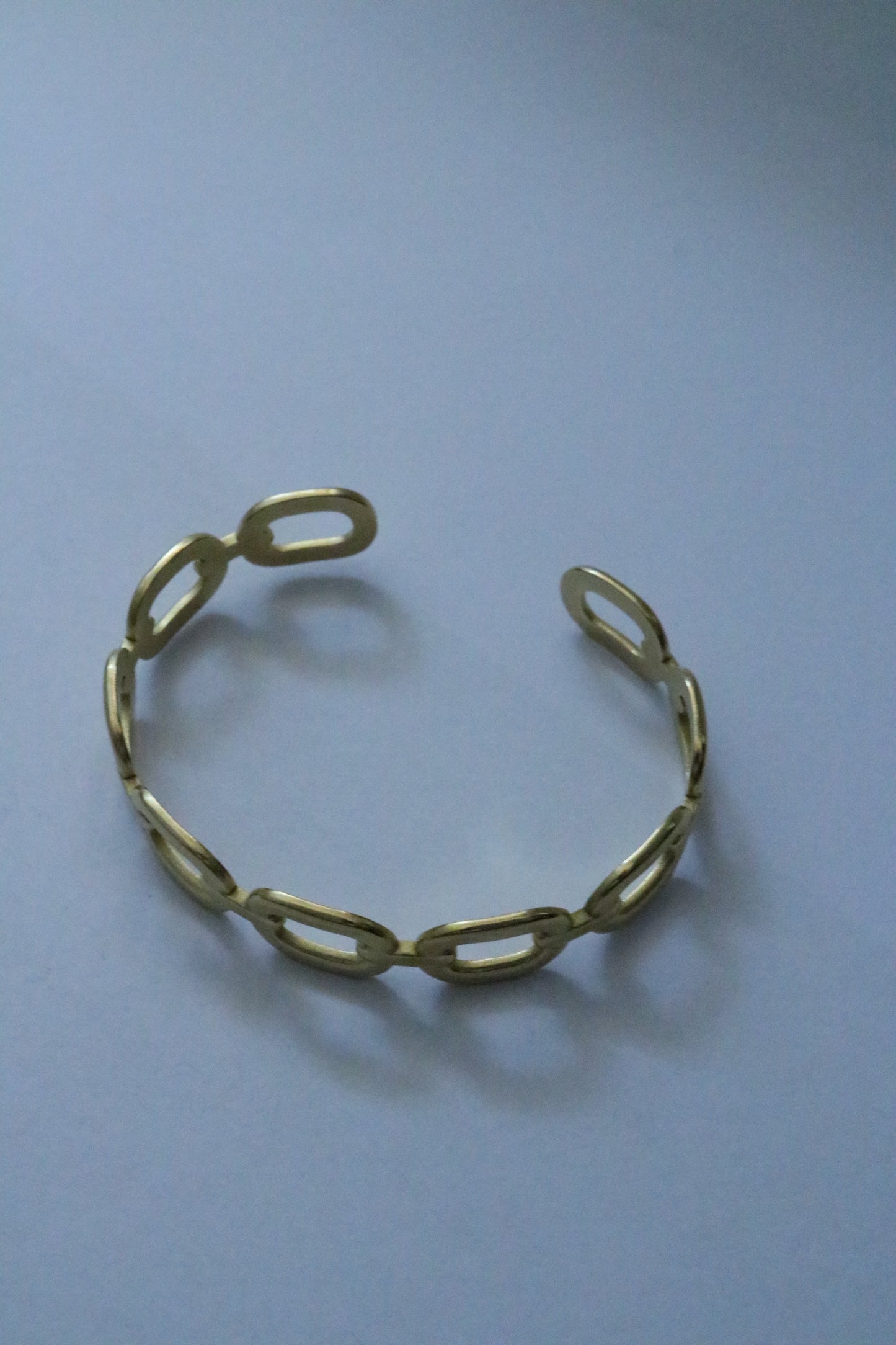 SADDLE CHAIN CUFF-GOLD