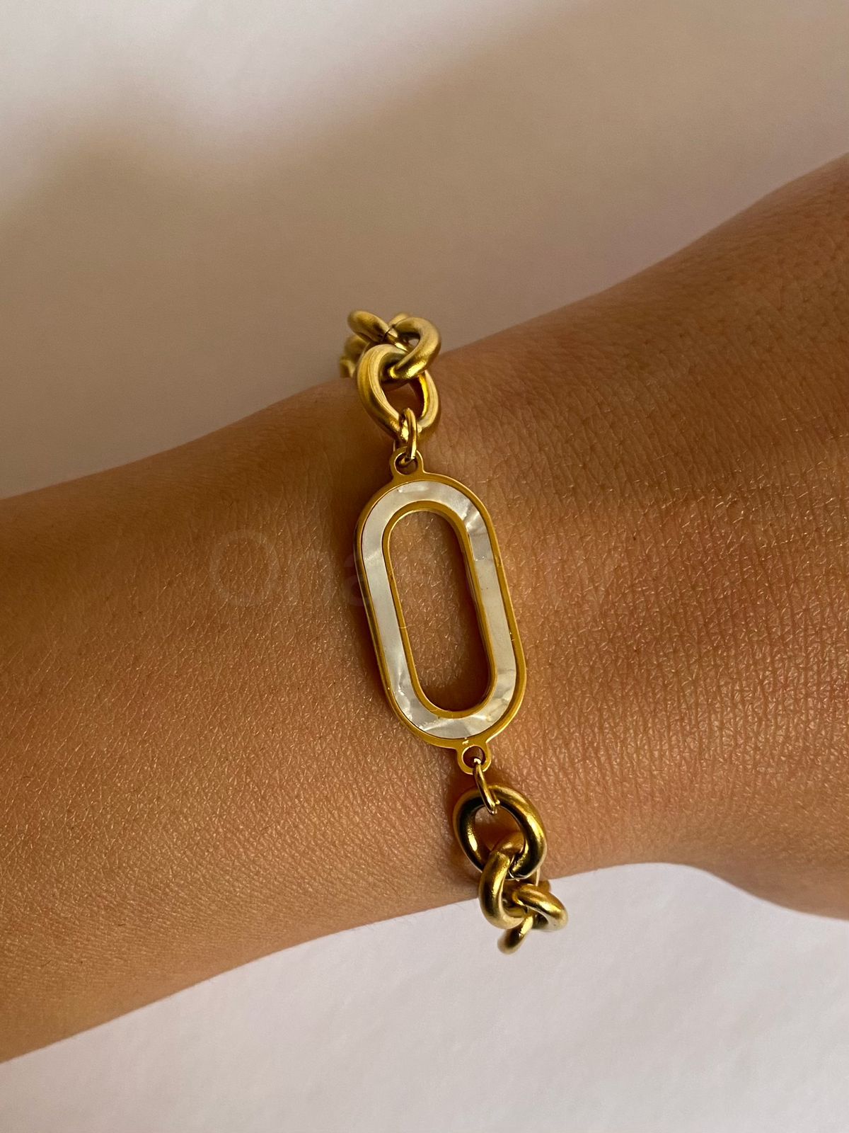 OVAL MOON STONE BRACELET