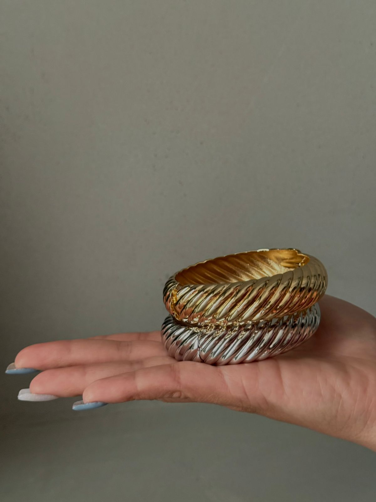 BRACELET & BANGLES
