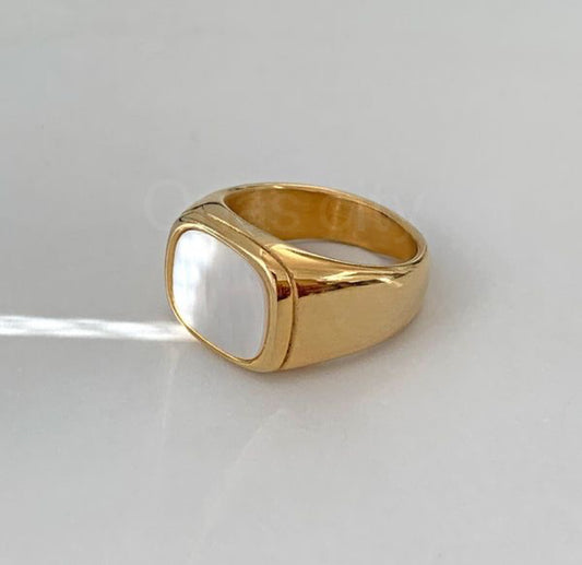 PEARL SIGNET RING