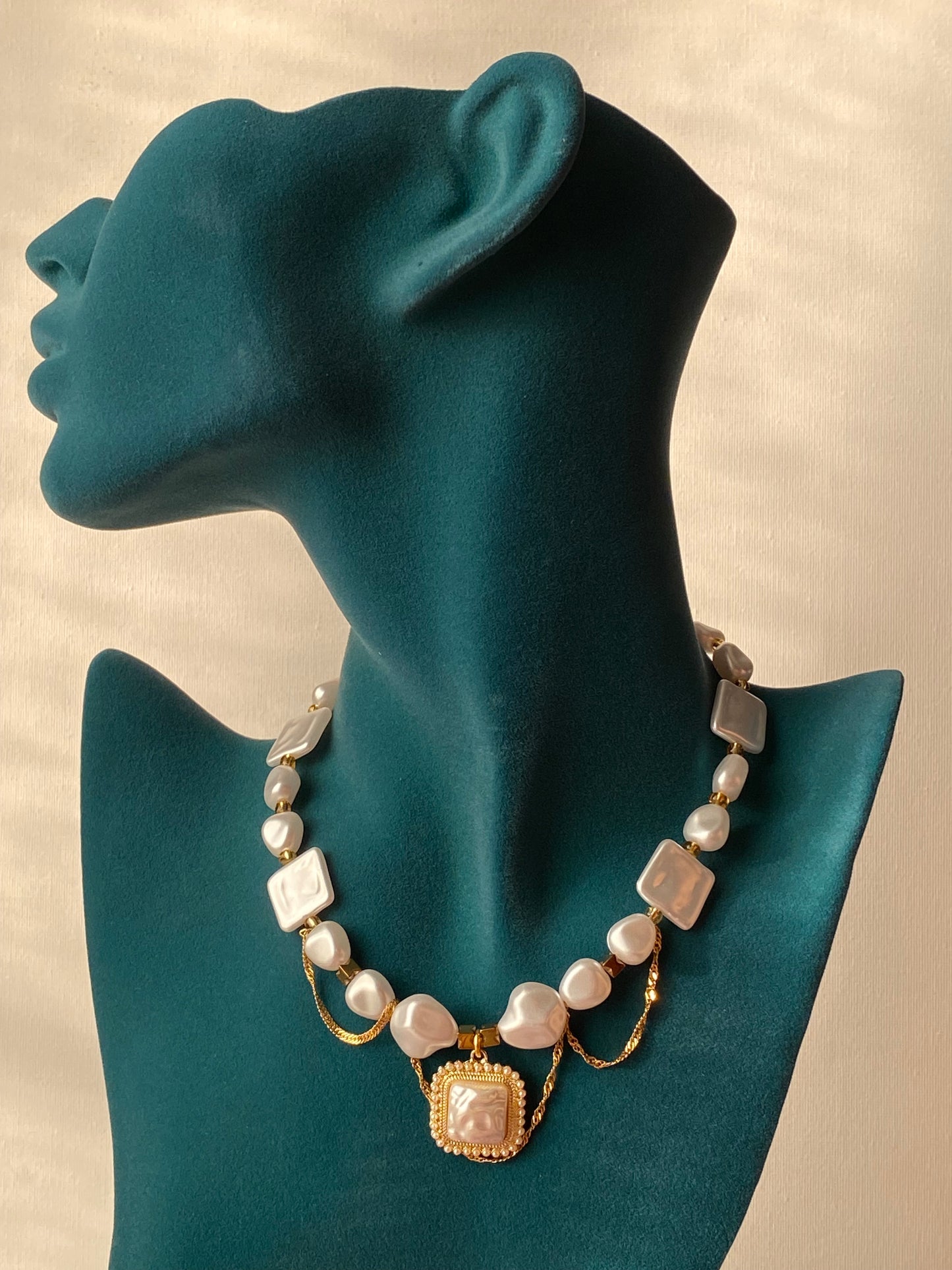 CHUNKY PEARL CHOKER