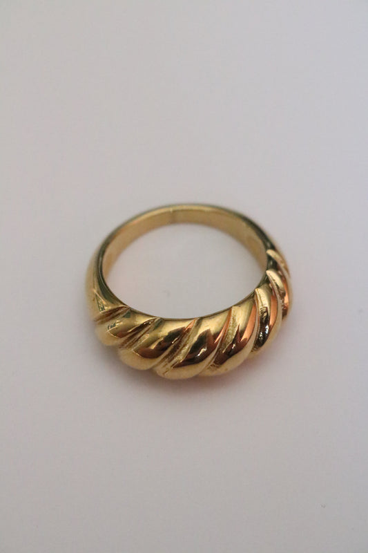 CROISSANT RING