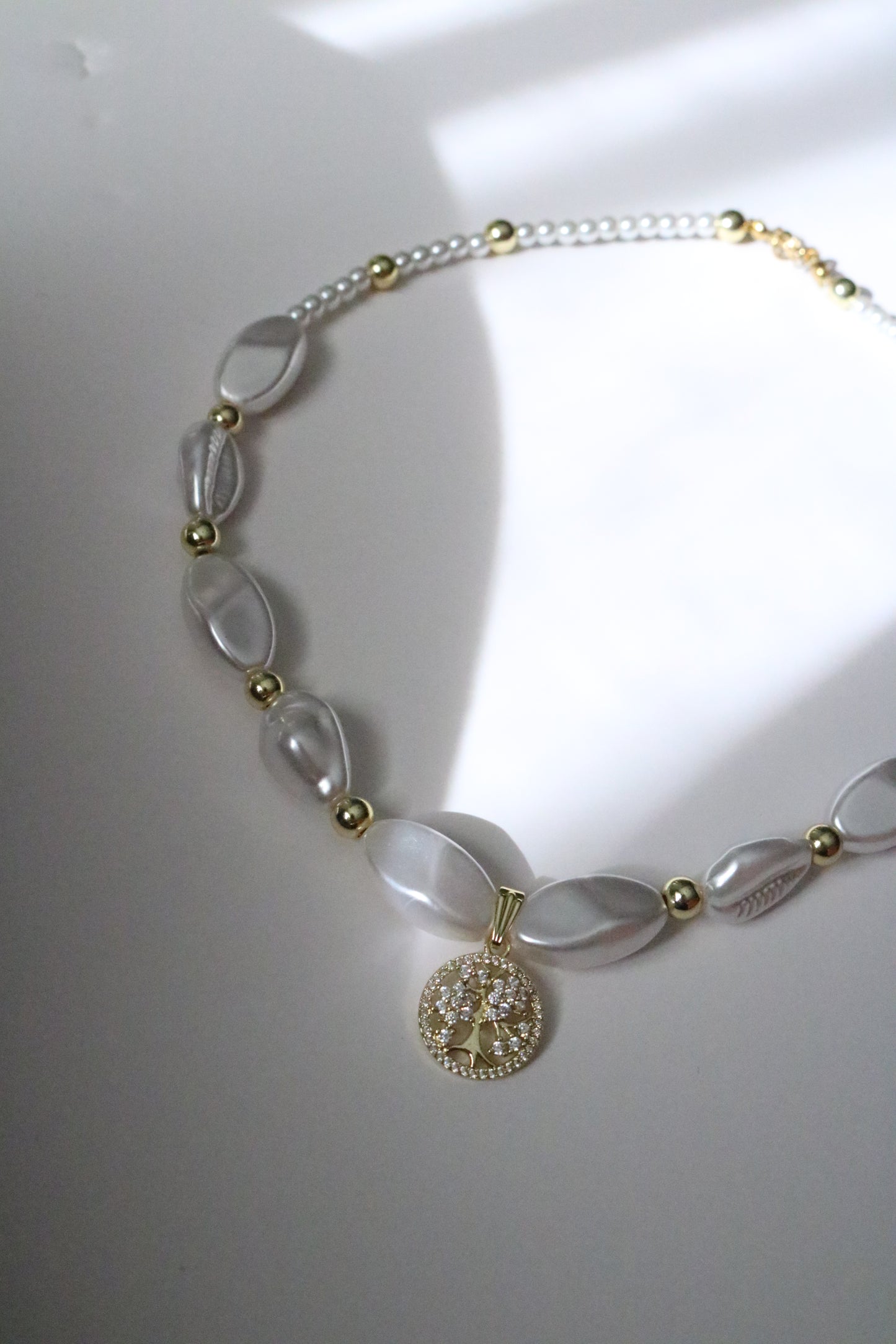 GILDEN ROOTS PEARL CHOKER