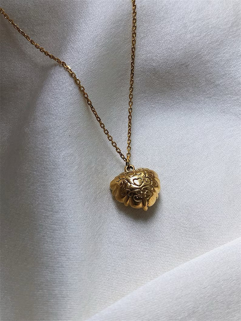 VINTAGE WHITE HEART NECKLACE