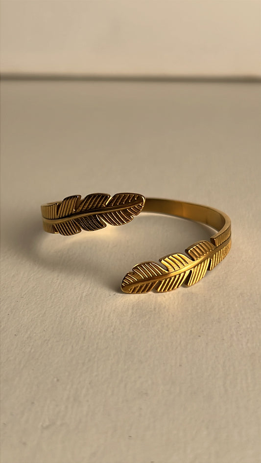 FEATHER BANGLE