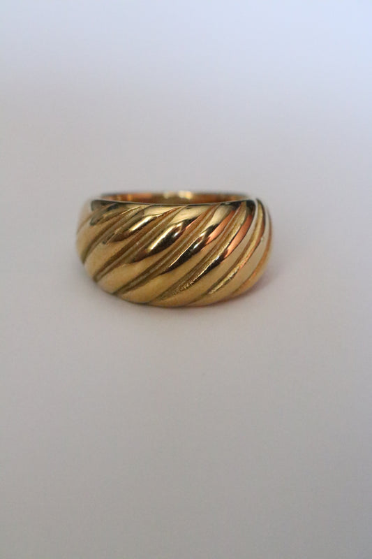 WIDE CROISSANT RING