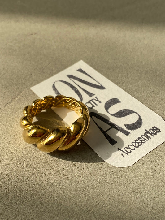 LARGE CROISSANT RING